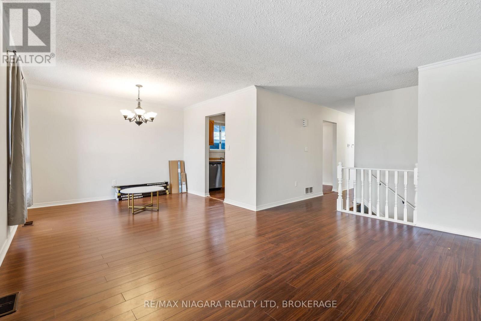 57 Lorne Street, St. Catharines, Ontario  L2P 3C5 - Photo 3 - X12794524