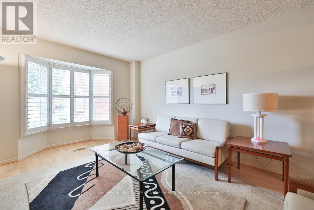 1995 Pitagora Court, Mississauga, Ontario  L5K 2M4 - Photo 4 - W12480972