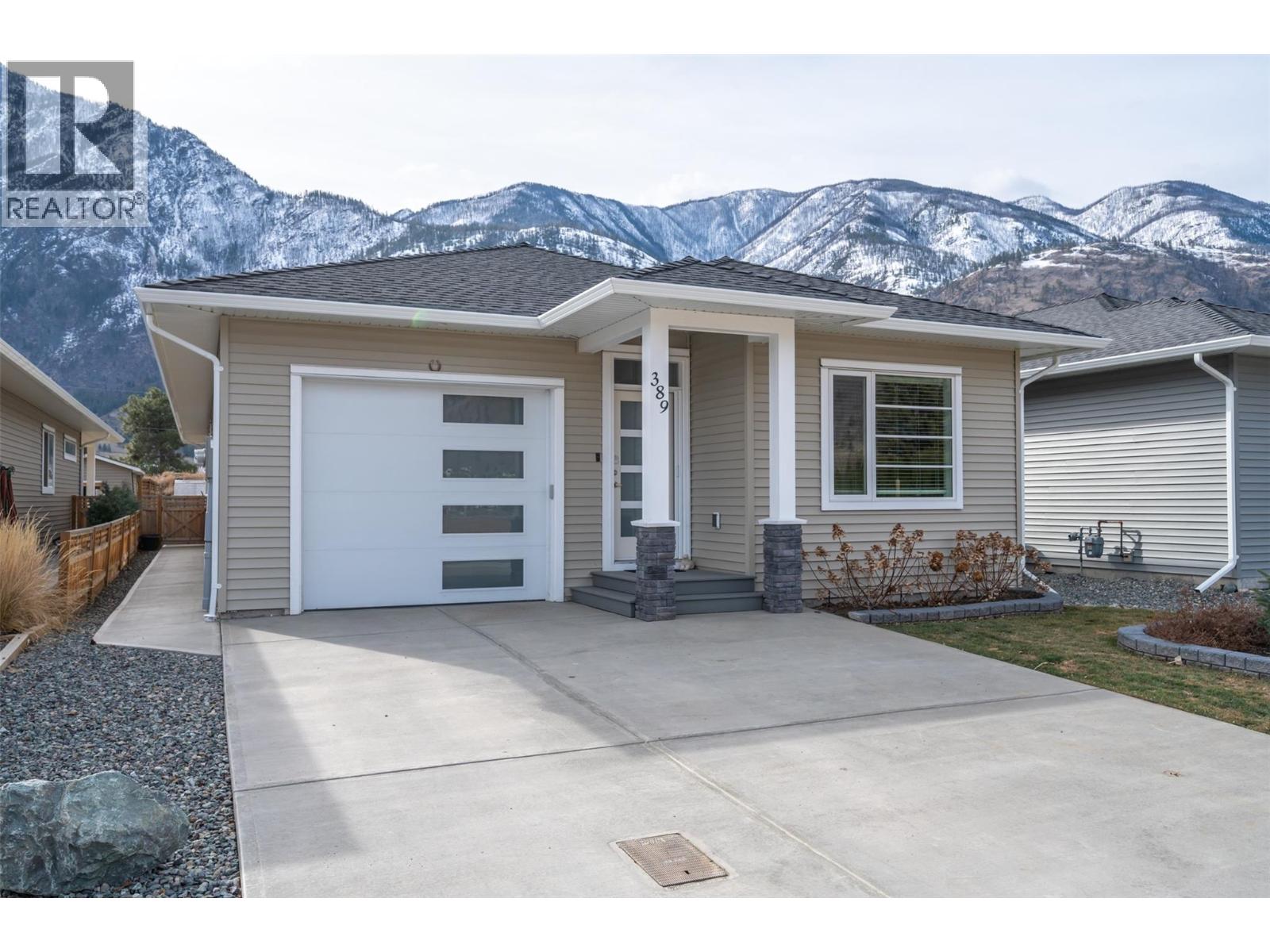 389 10th Avenue, Keremeos, British Columbia