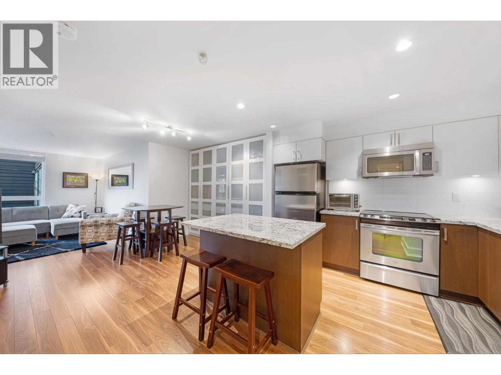 213 85 Eighth Avenue, New Westminster, British Columbia  V3L 0E9 - Photo 1 - R3090344