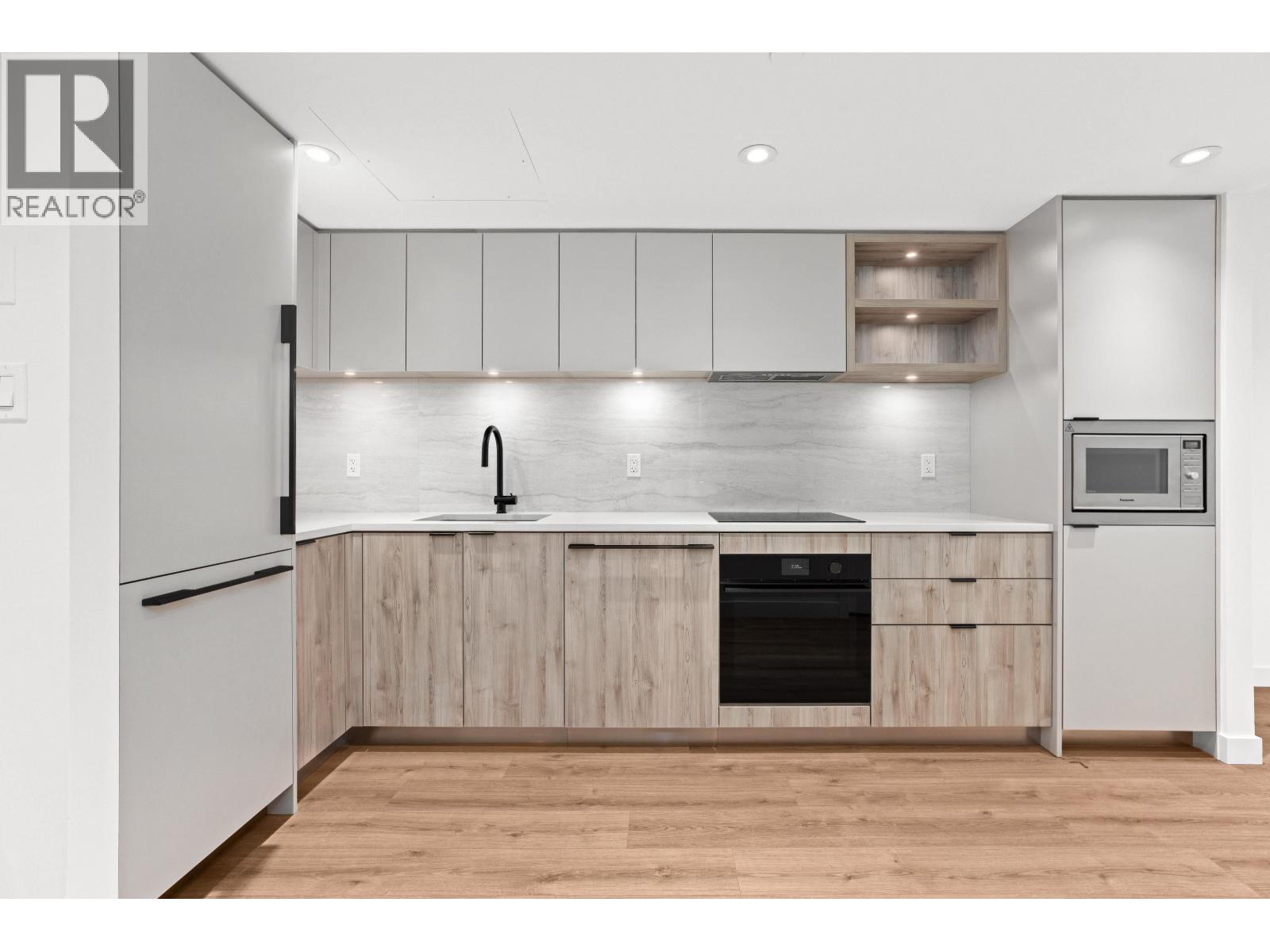 310 755 Harbourside Drive, North Vancouver, British Columbia  V7P 0G1 - Photo 3 - R3090354