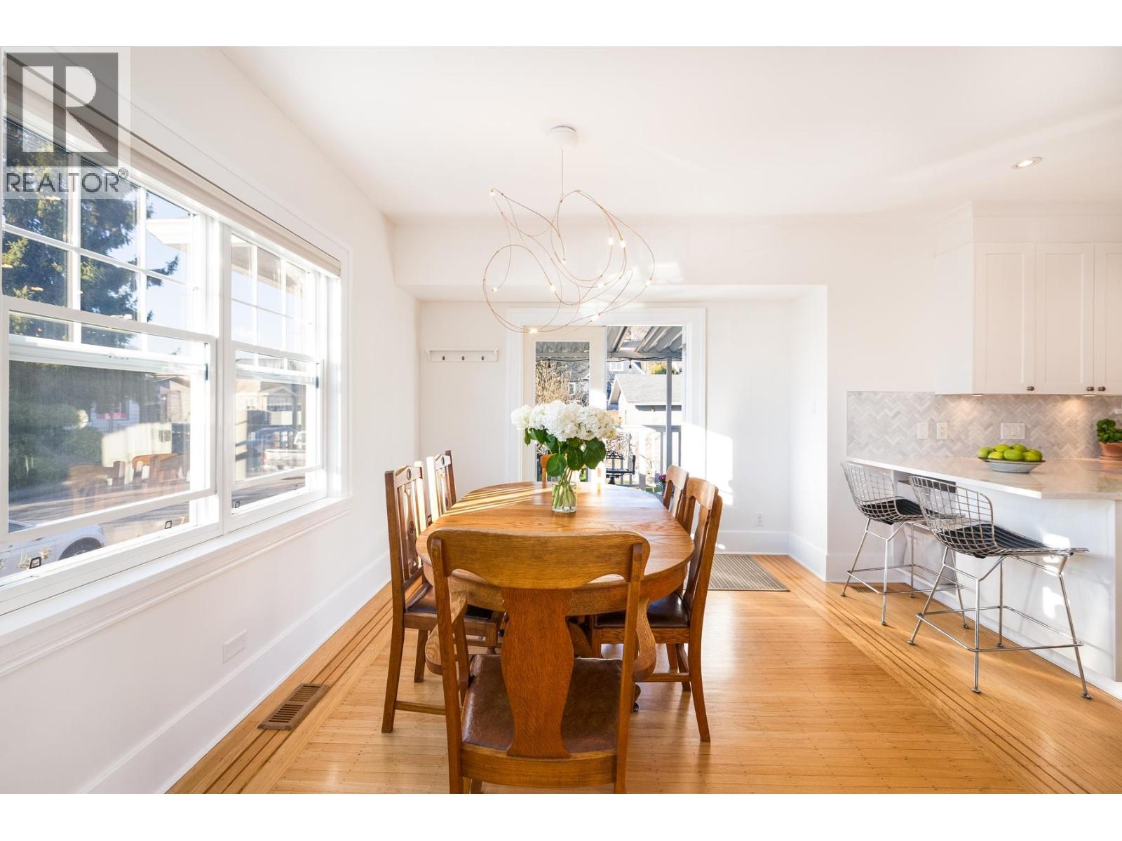 404 E 15th Street, North Vancouver, British Columbia  V7L 2R8 - Photo 11 - R3090393