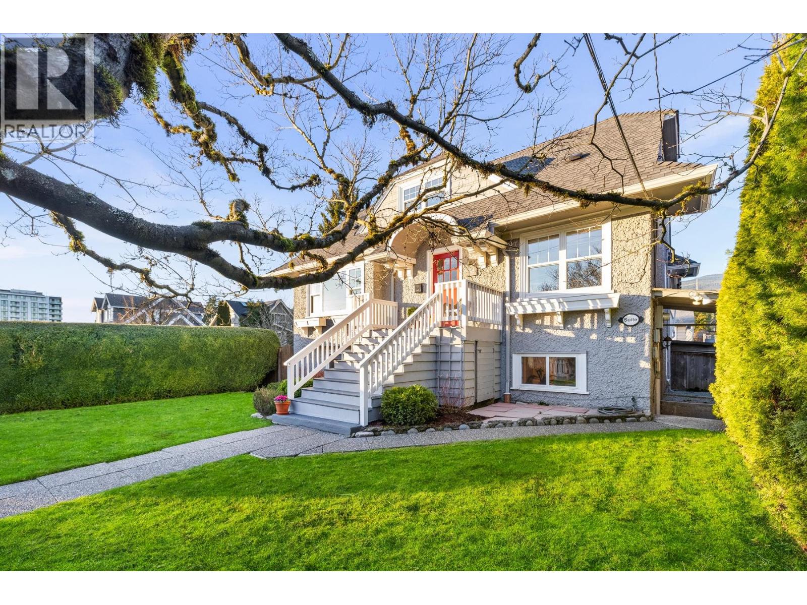 404 E 15th Street, North Vancouver, British Columbia  V7L 2R8 - Photo 3 - R3090393