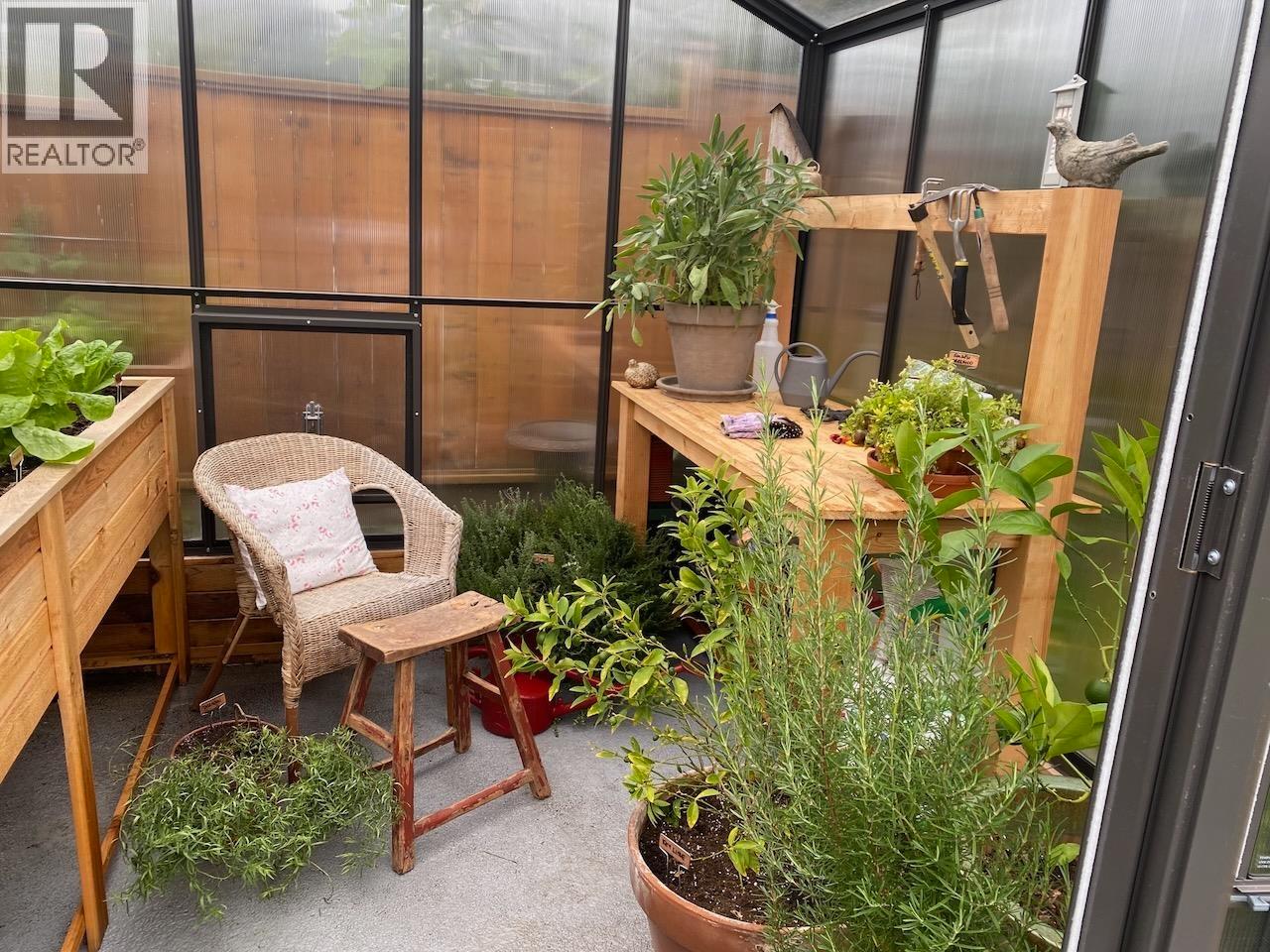 404 E 15th Street, North Vancouver, British Columbia  V7L 2R8 - Photo 38 - R3090393