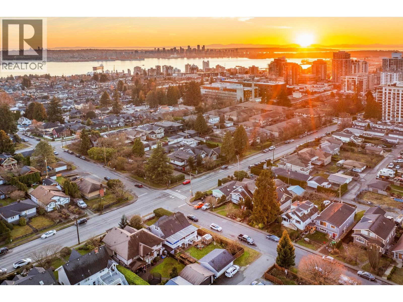 404 E 15th Street, North Vancouver, British Columbia  V7L 2R8 - Photo 5 - R3090393