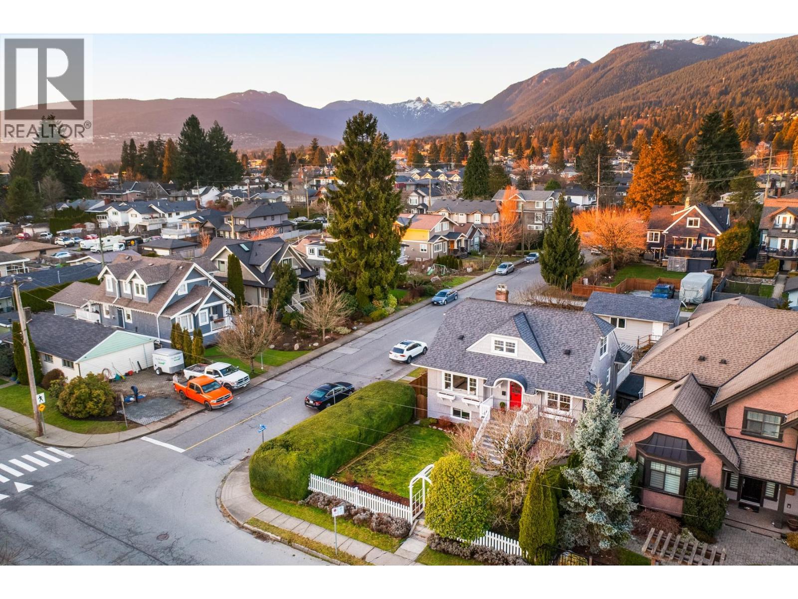 404 E 15th Street, North Vancouver, British Columbia  V7L 2R8 - Photo 6 - R3090393