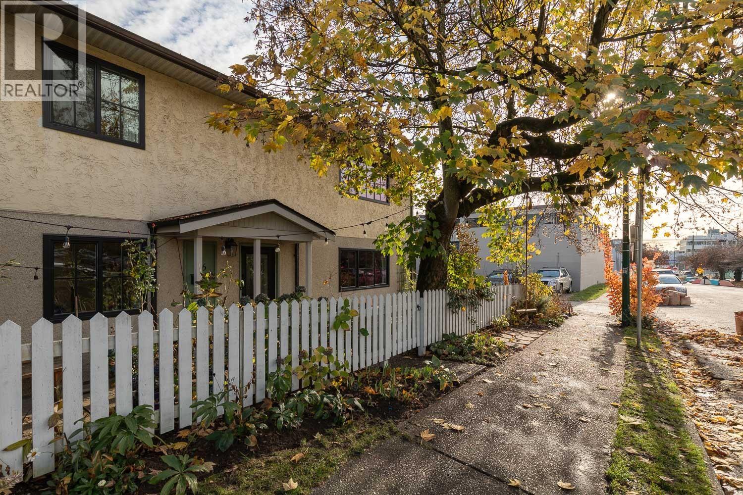 726 Vernon Drive, Vancouver, British Columbia  V6A 3N9 - Photo 2 - R3090410