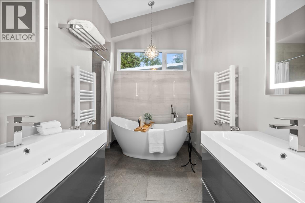 1269 Cloverley Street, North Vancouver, British Columbia  V7L 1N7 - Photo 19 - R3090441