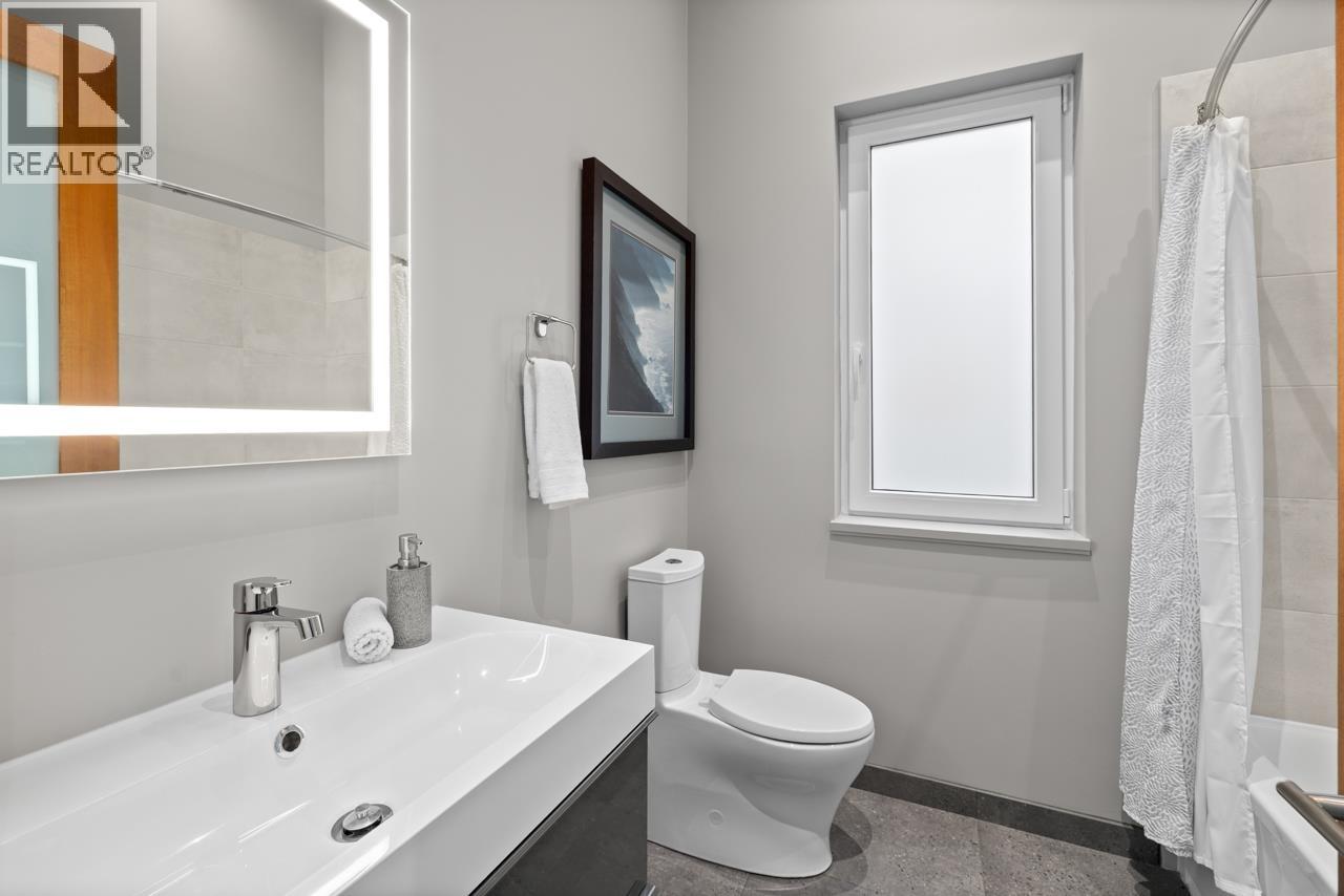 1269 Cloverley Street, North Vancouver, British Columbia  V7L 1N7 - Photo 25 - R3090441