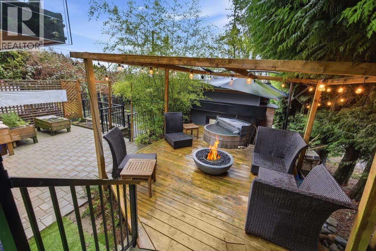 1269 Cloverley Street, North Vancouver, British Columbia  V7L 1N7 - Photo 36 - R3090441