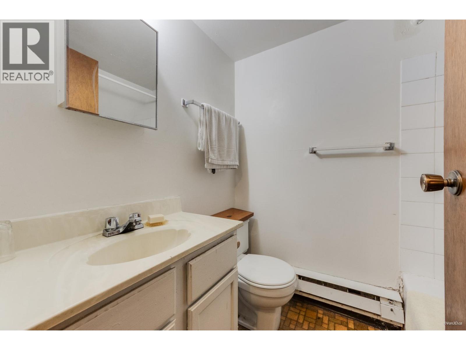 304 E King Edward Avenue, Vancouver, British Columbia  V5V 2C5 - Photo 12 - R3090458