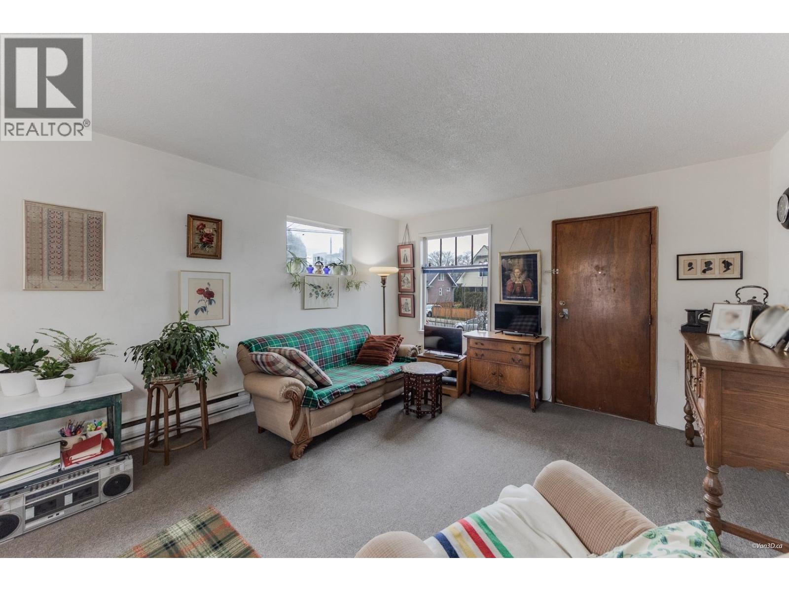 304 E King Edward Avenue, Vancouver, British Columbia  V5V 2C5 - Photo 2 - R3090458