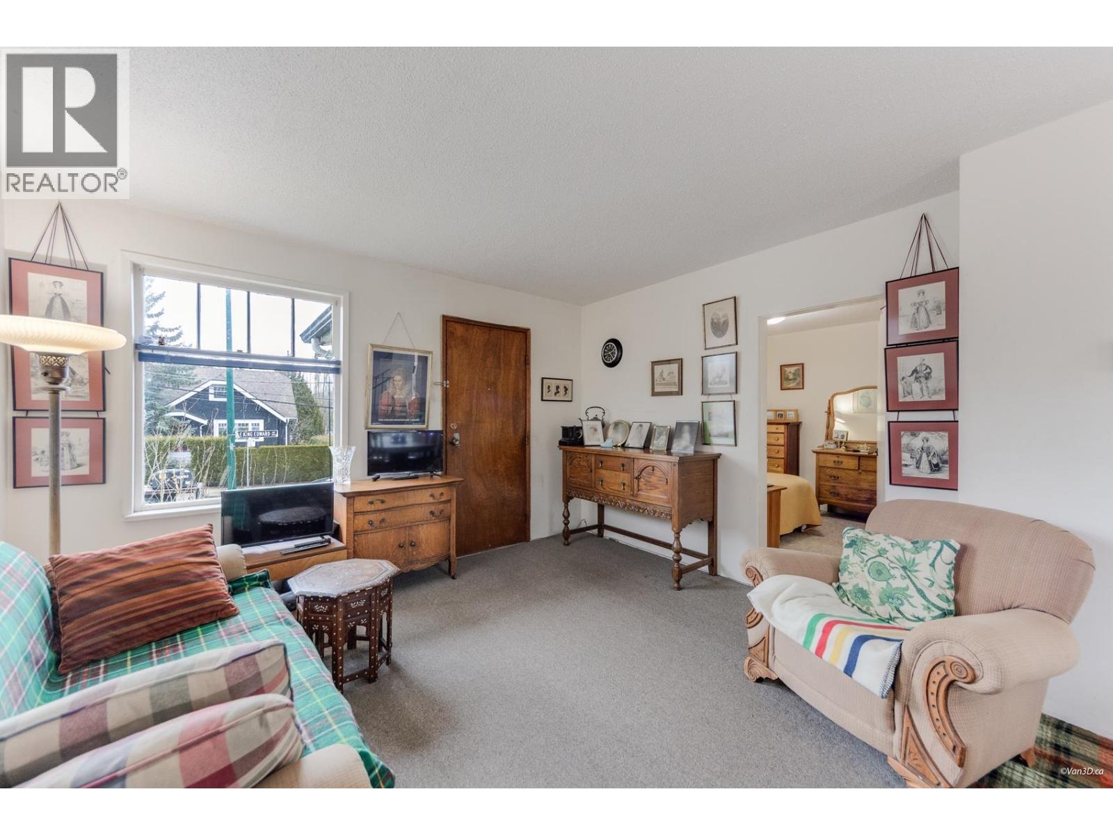 304 E King Edward Avenue, Vancouver, British Columbia  V5V 2C5 - Photo 3 - R3090458