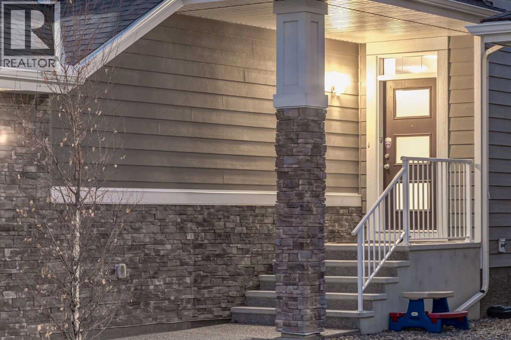 19 West Grove Place Sw, Calgary, Alberta  T3H 1Z4 - Photo 2 - A2246398