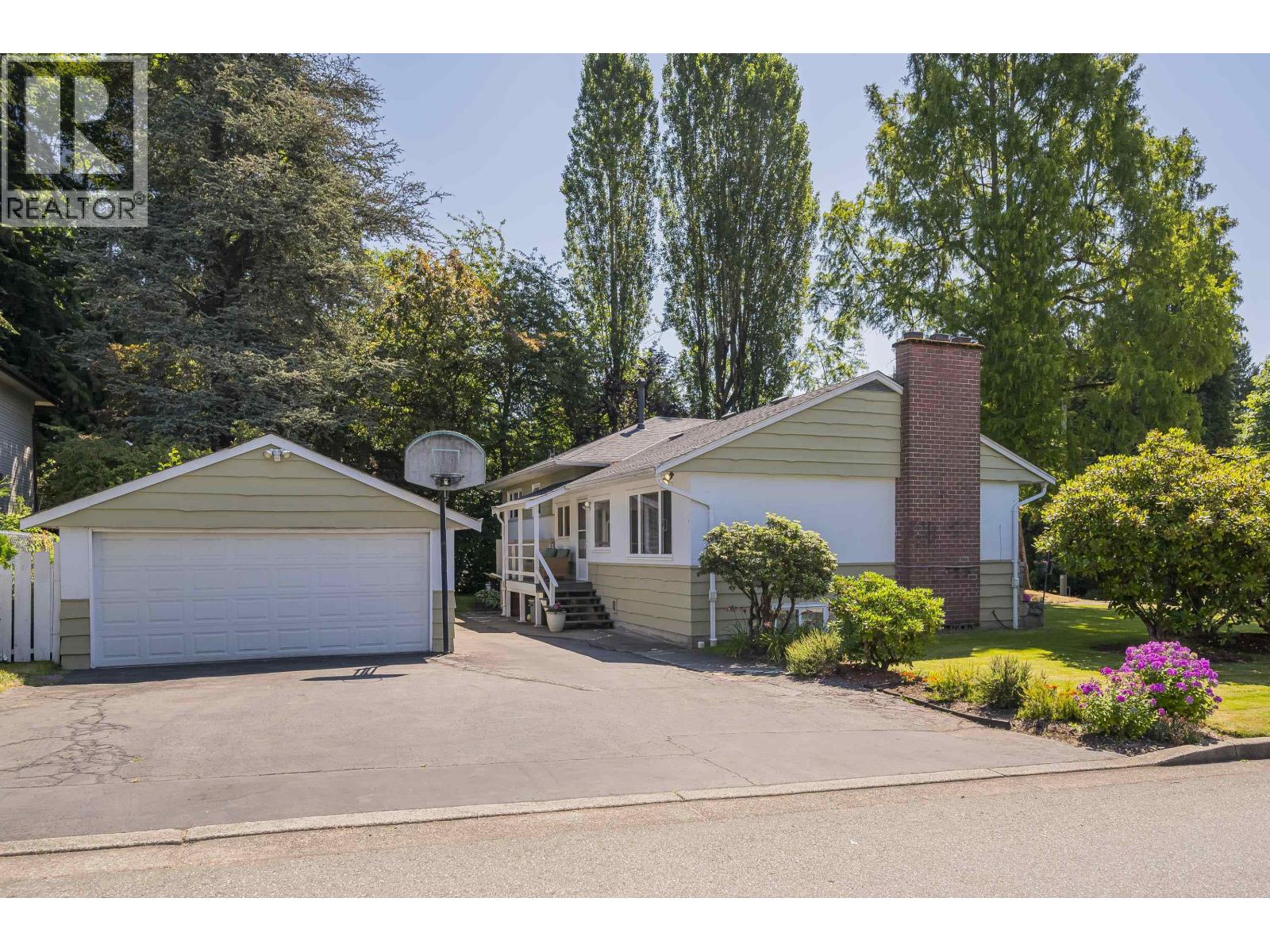 541 Cochrane Avenue, Coquitlam, British Columbia  V3J 2A3 - Photo 3 - R3090326