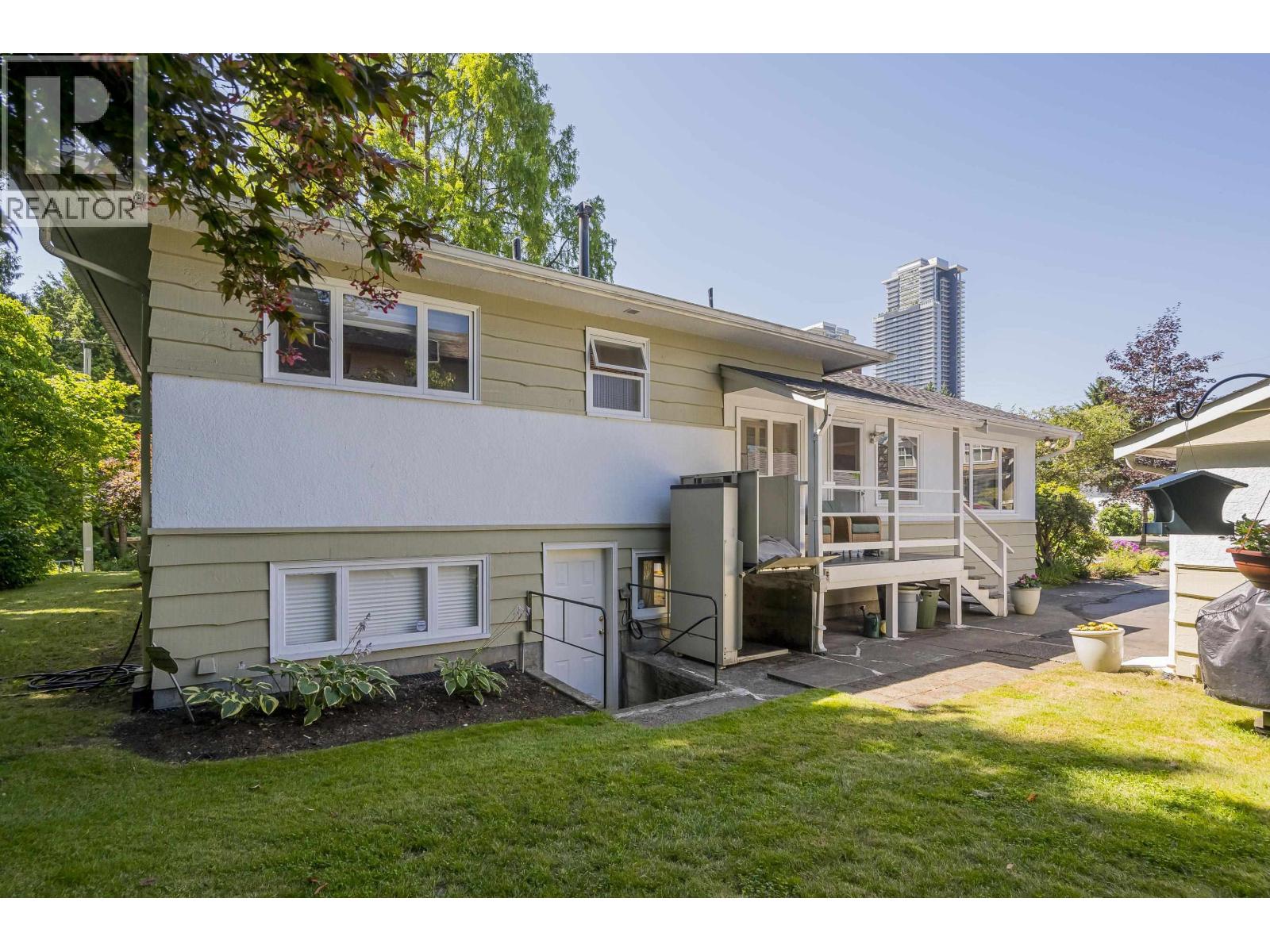 541 Cochrane Avenue, Coquitlam, British Columbia  V3J 2A3 - Photo 2 - R3090326