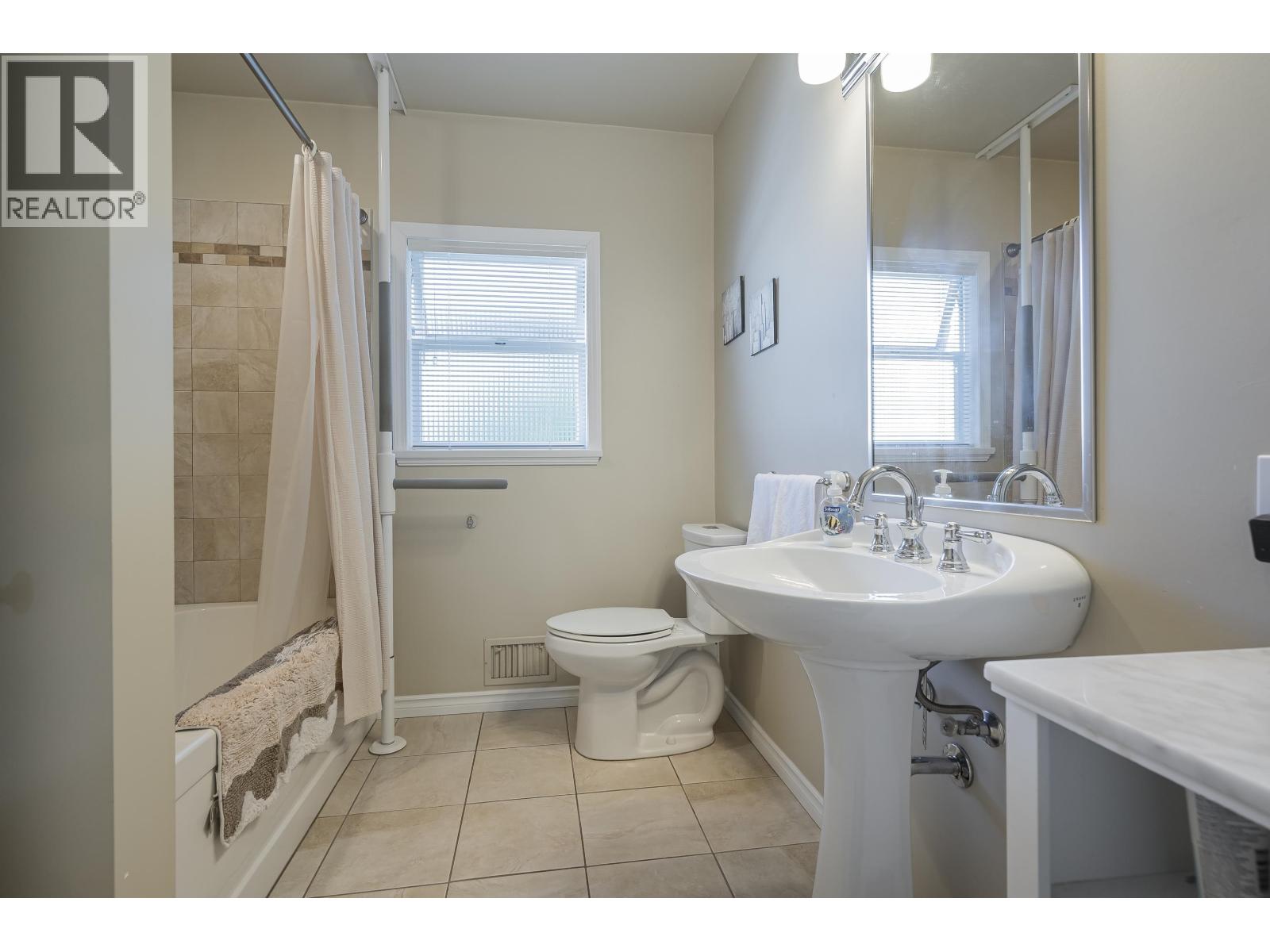 541 Cochrane Avenue, Coquitlam, British Columbia  V3J 2A3 - Photo 35 - R3090326