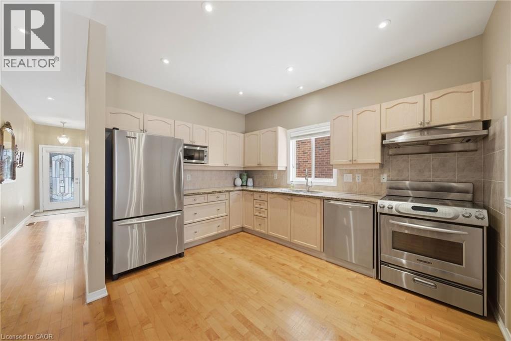 46 Manitoulin Trail, Hamilton, Ontario  L9B 2X8 - Photo 10 - 40805507