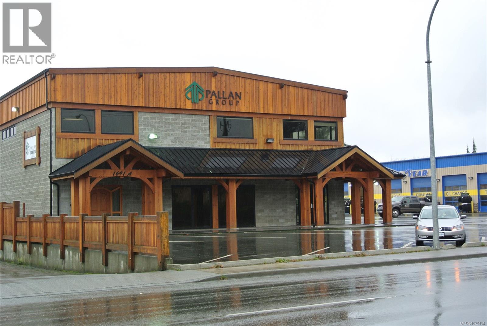 1691 Willow St, Campbell River, British Columbia  V9W 3M8 - Photo 2 - 1026194