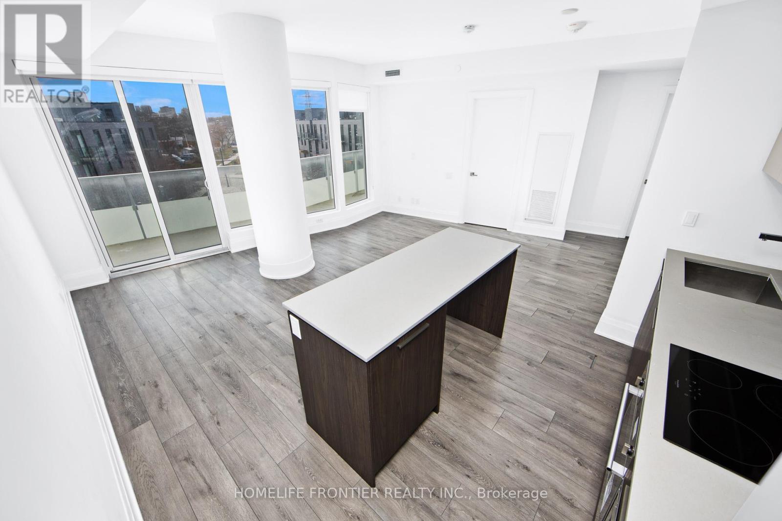 301 - 20 Brin Drive, Toronto, Ontario  M8X 0B2 - Photo 6 - W12794522