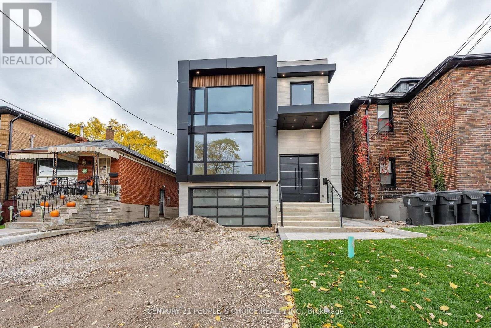 90 TWELFTH STREET, Toronto, Ontario