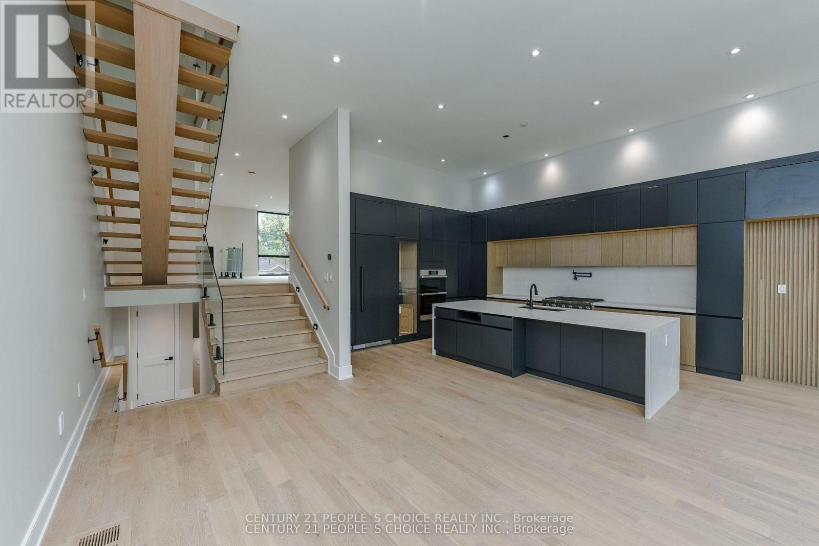 90 Twelfth Street, Toronto, Ontario  M8V 3H1 - Photo 4 - W12794532