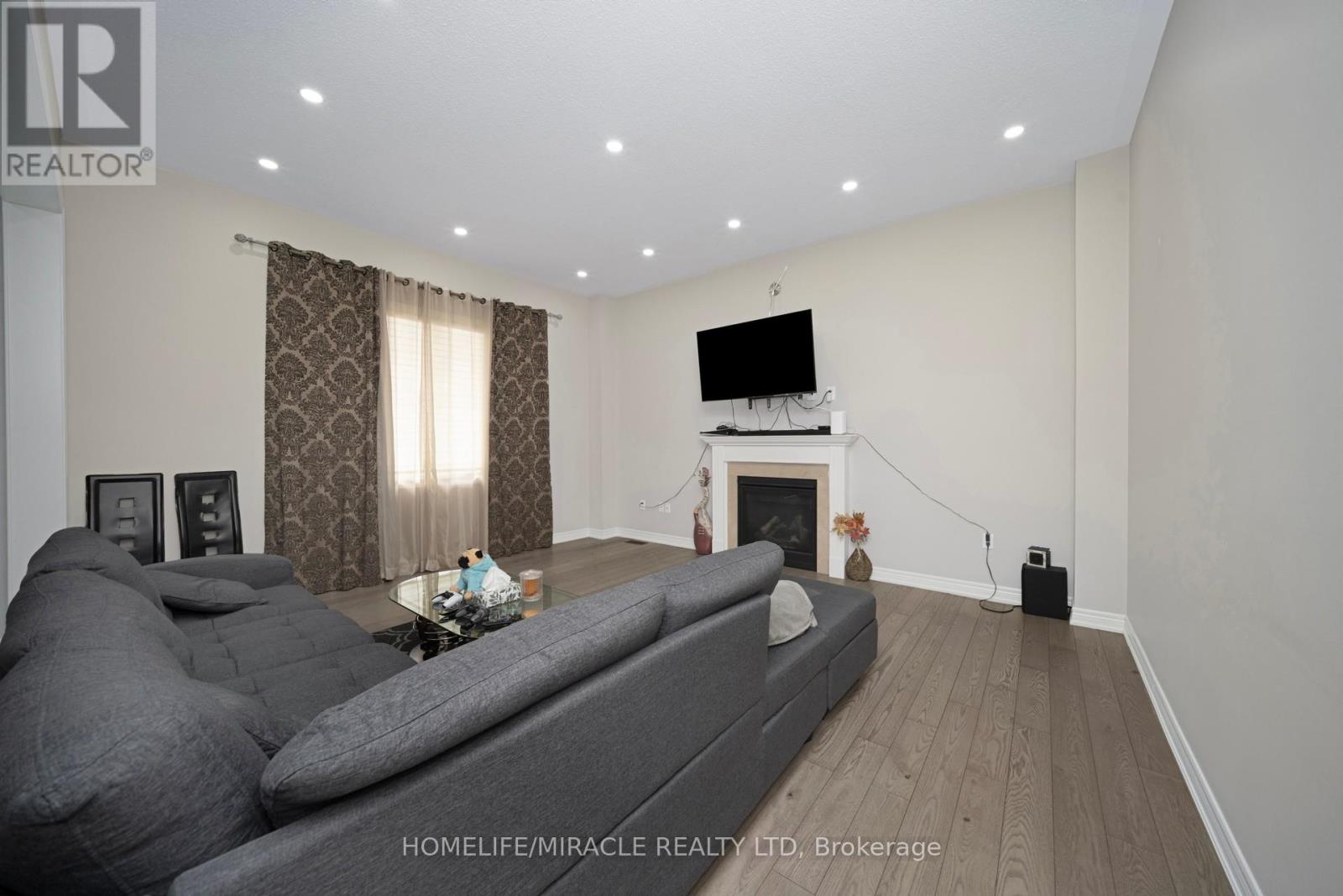 4 Fanning Trail, Brampton, Ontario  L6P 4J4 - Photo 10 - W12794544