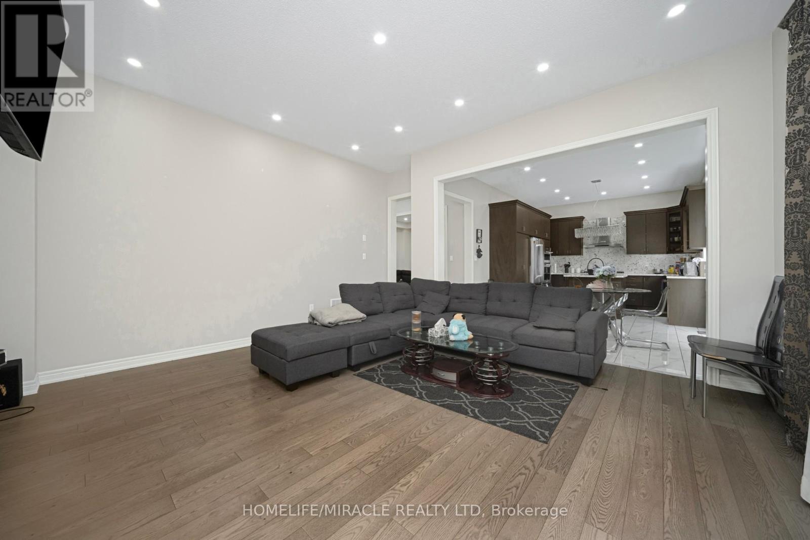 4 Fanning Trail, Brampton, Ontario  L6P 4J4 - Photo 12 - W12794544