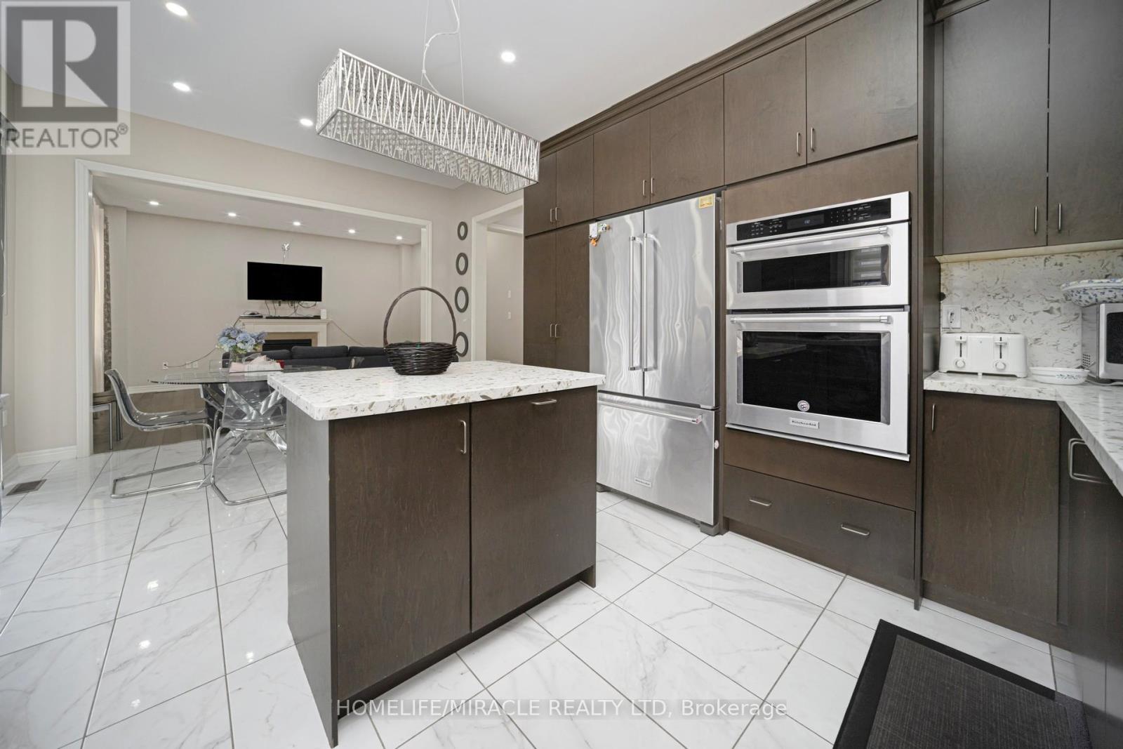 4 Fanning Trail, Brampton, Ontario  L6P 4J4 - Photo 18 - W12794544