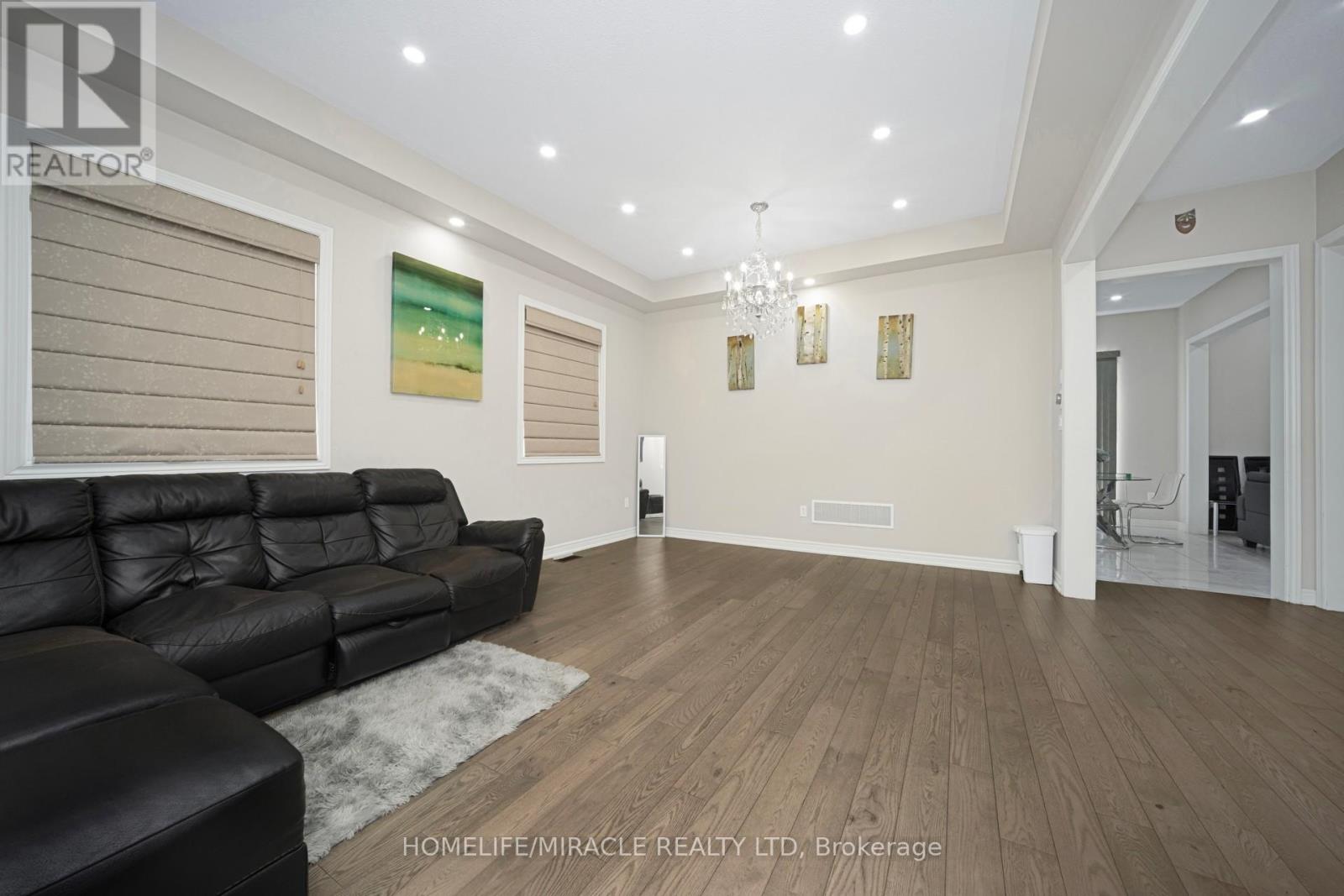 4 Fanning Trail, Brampton, Ontario  L6P 4J4 - Photo 7 - W12794544