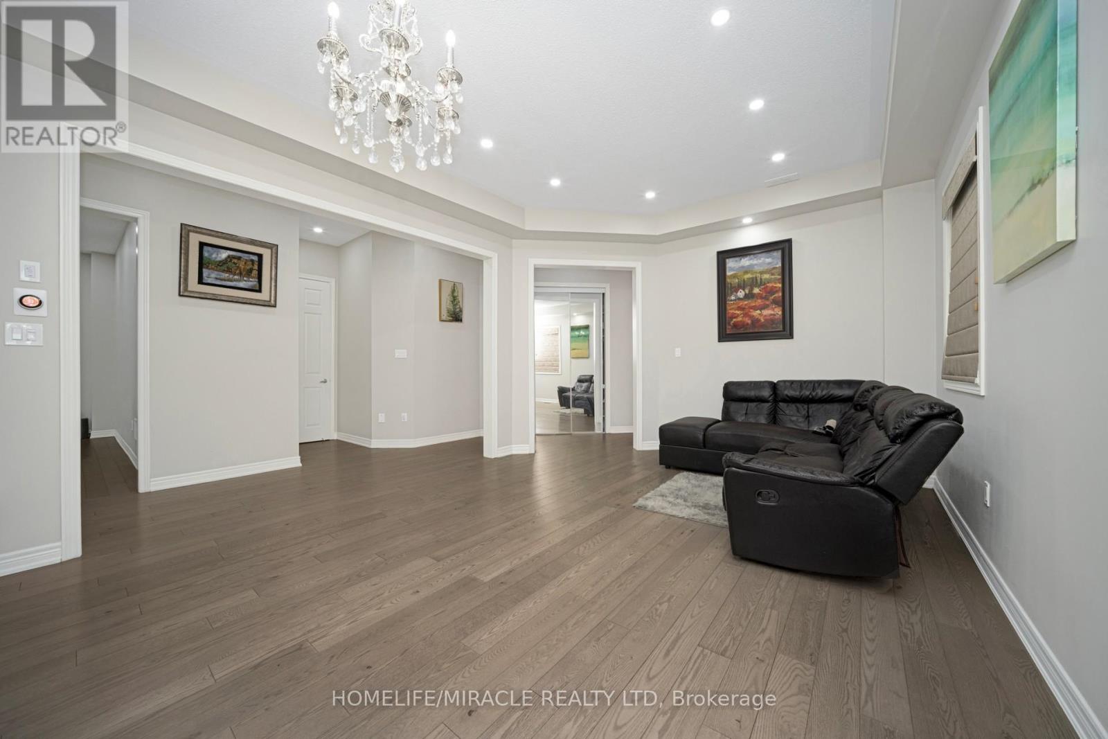 4 Fanning Trail, Brampton, Ontario  L6P 4J4 - Photo 9 - W12794544