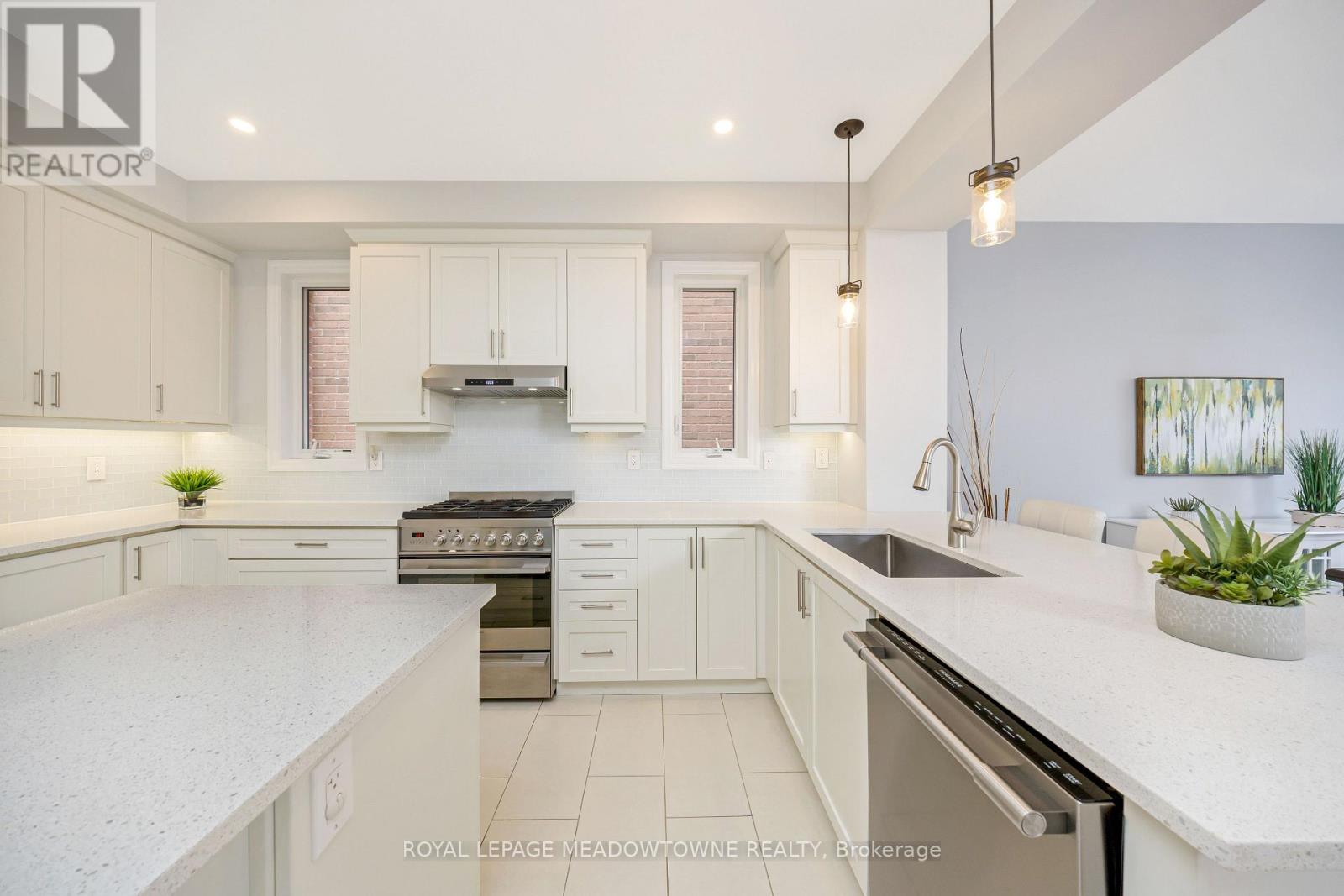 343 English Mill Court, Milton, Ontario  L9E 0A8 - Photo 8 - W12794566