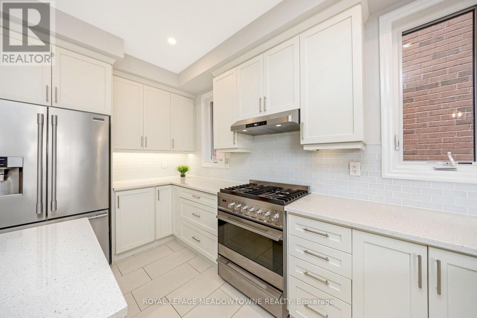 343 English Mill Court, Milton, Ontario  L9E 0A8 - Photo 9 - W12794566