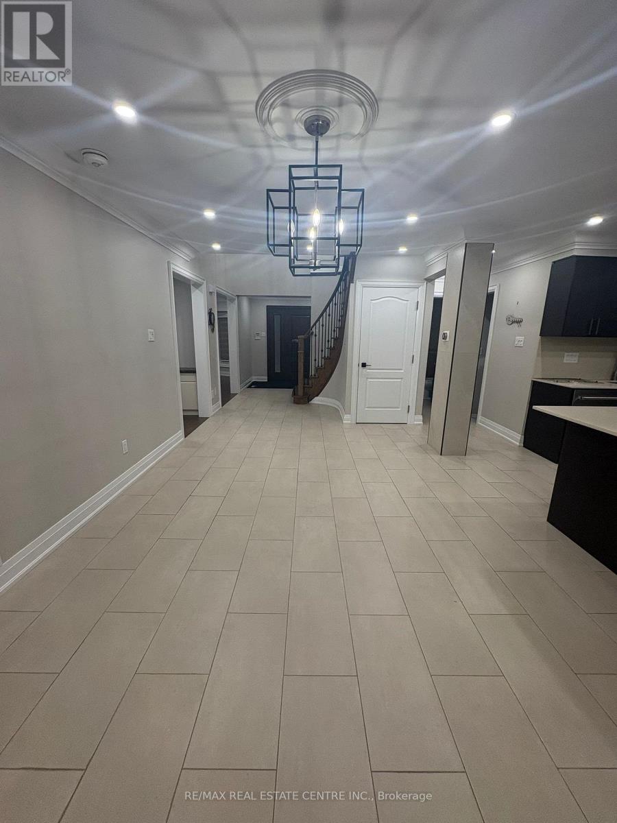 112 Braidwood Lake Road, Brampton, Ontario  L6Z 4L9 - Photo 11 - W12794602