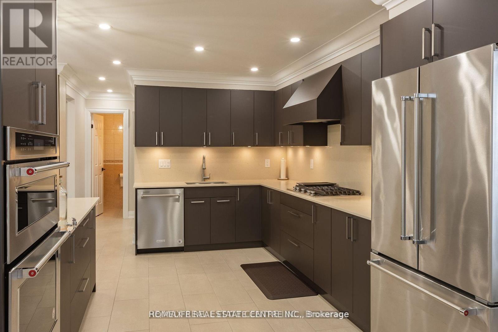 112 Braidwood Lake Road, Brampton, Ontario  L6Z 4L9 - Photo 4 - W12794602