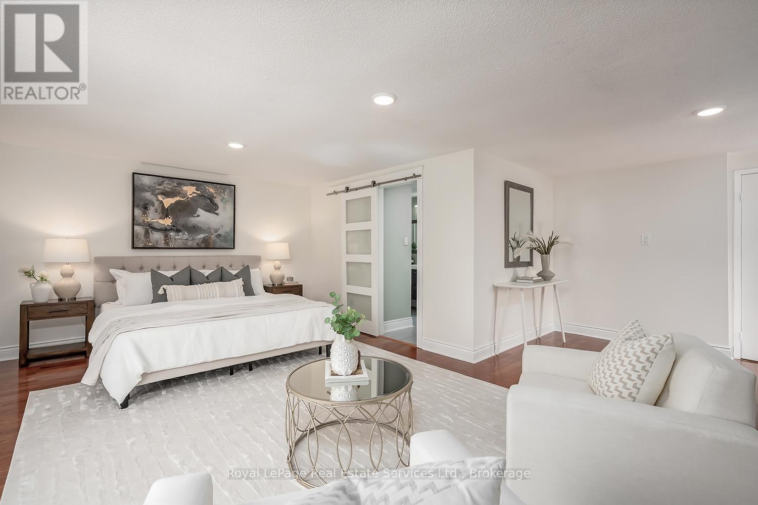 1544 Greenbriar Drive, Oakville, Ontario  L6M 1Y5 - Photo 18 - W12794668