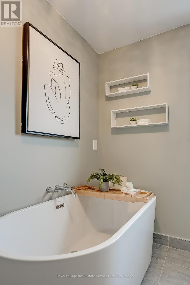 1544 Greenbriar Drive, Oakville, Ontario  L6M 1Y5 - Photo 24 - W12794668