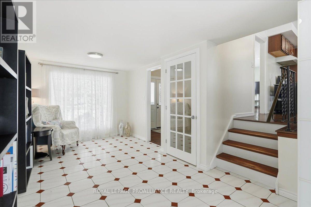 15 Thorncliffe Drive, Belleville, Ontario K8P 4L3 - Photo 18 - X12794344