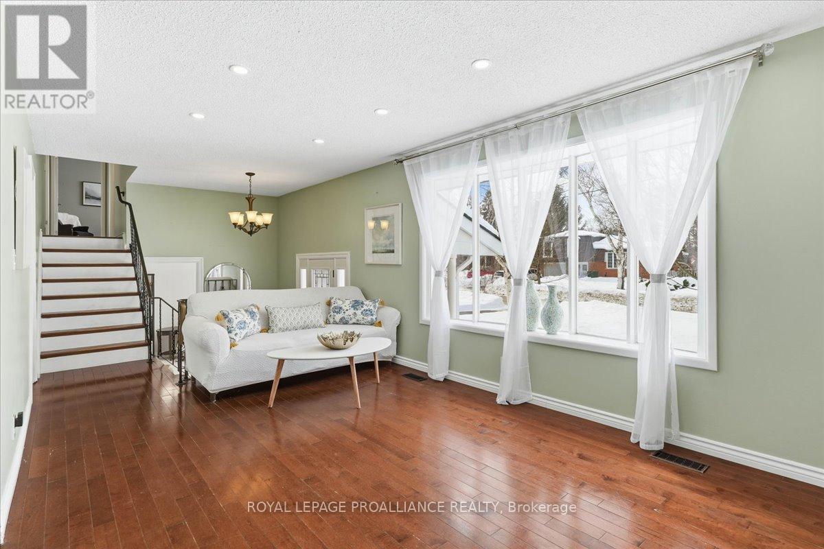 15 Thorncliffe Drive, Belleville, Ontario K8P 4L3 - Photo 9 - X12794344