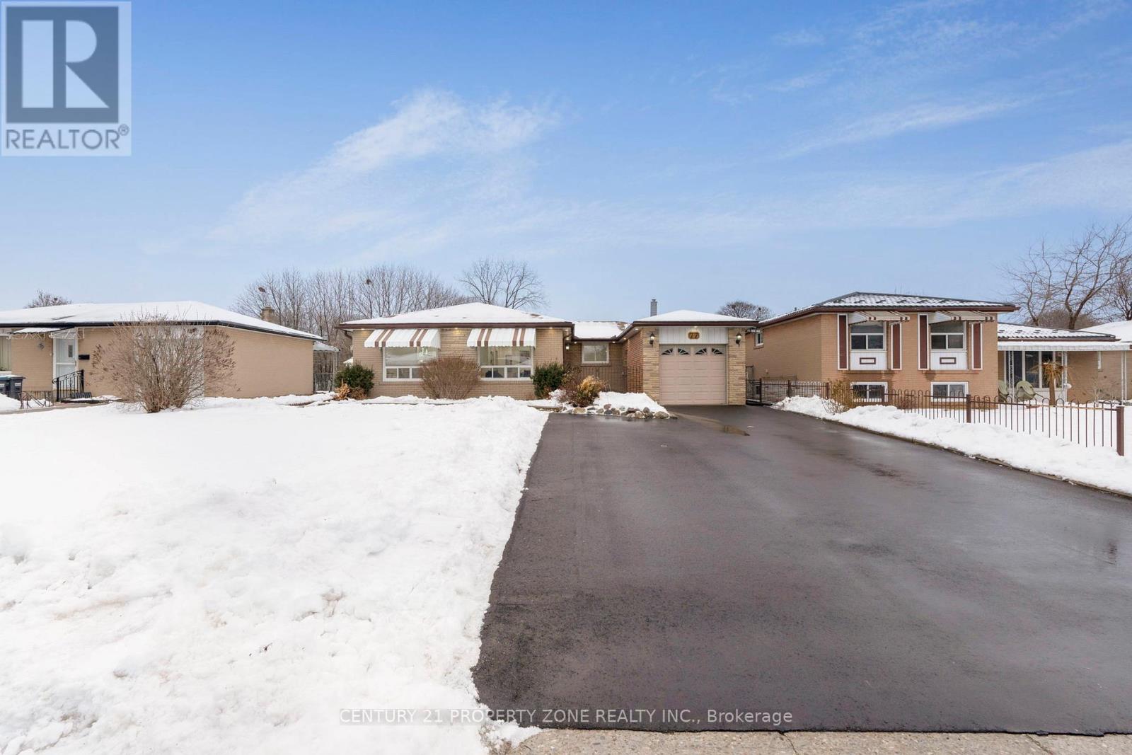 77 Belmont Drive, Brampton, Ontario  L6T 2K5 - Photo 5 - W12679248