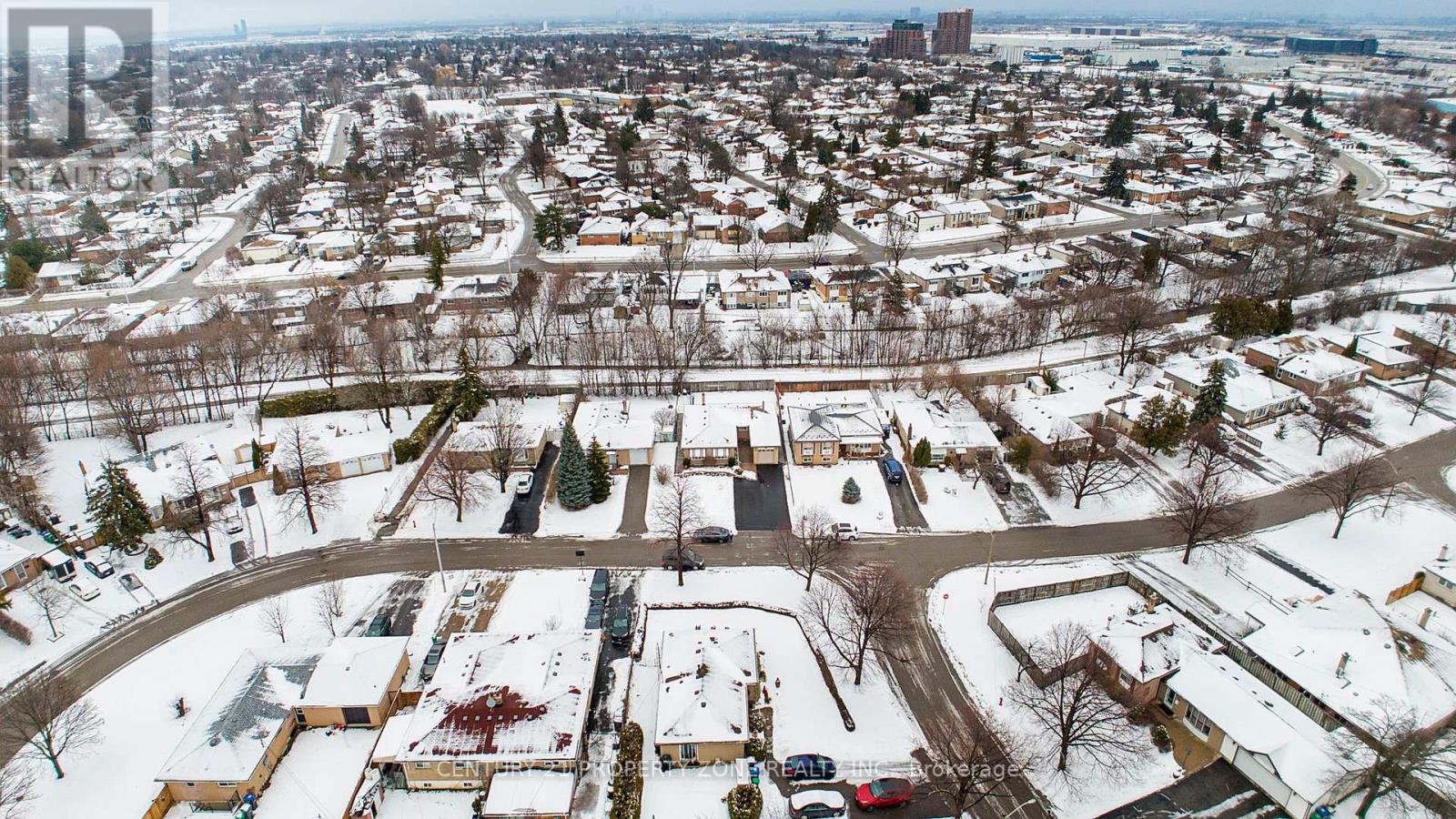 77 Belmont Drive, Brampton, Ontario  L6T 2K5 - Photo 3 - W12679248