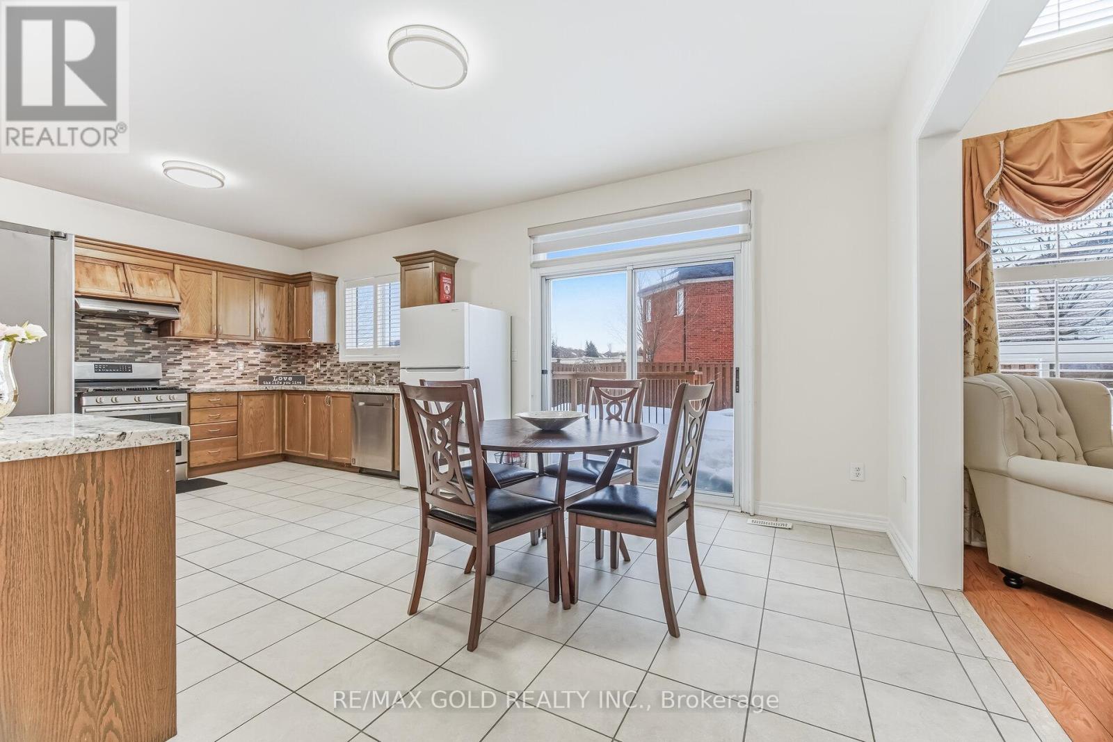 4 Plateau Drive, Brampton, Ontario  L6R 3G5 - Photo 6 - W12774054