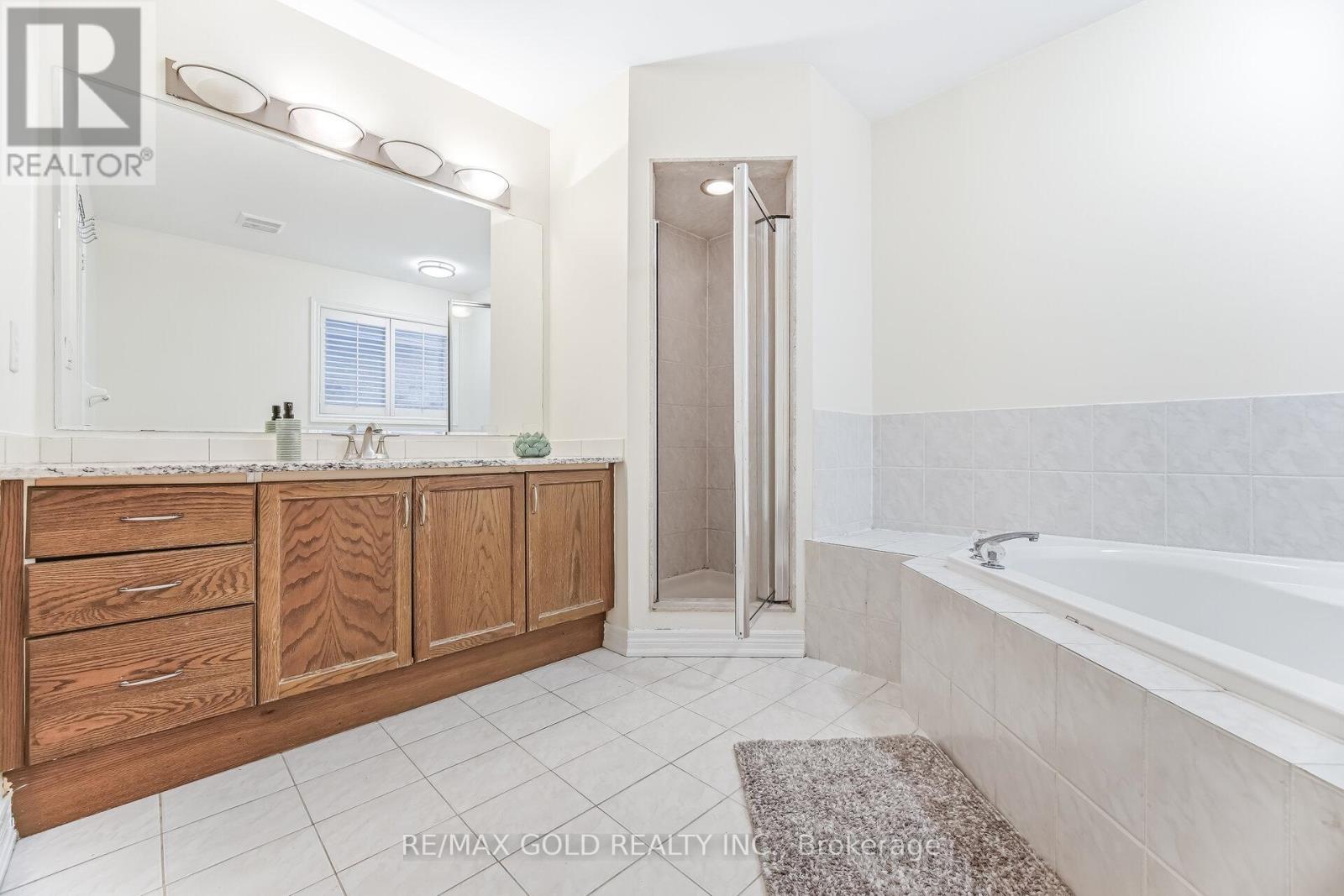 4 Plateau Drive, Brampton, Ontario  L6R 3G5 - Photo 12 - W12774054