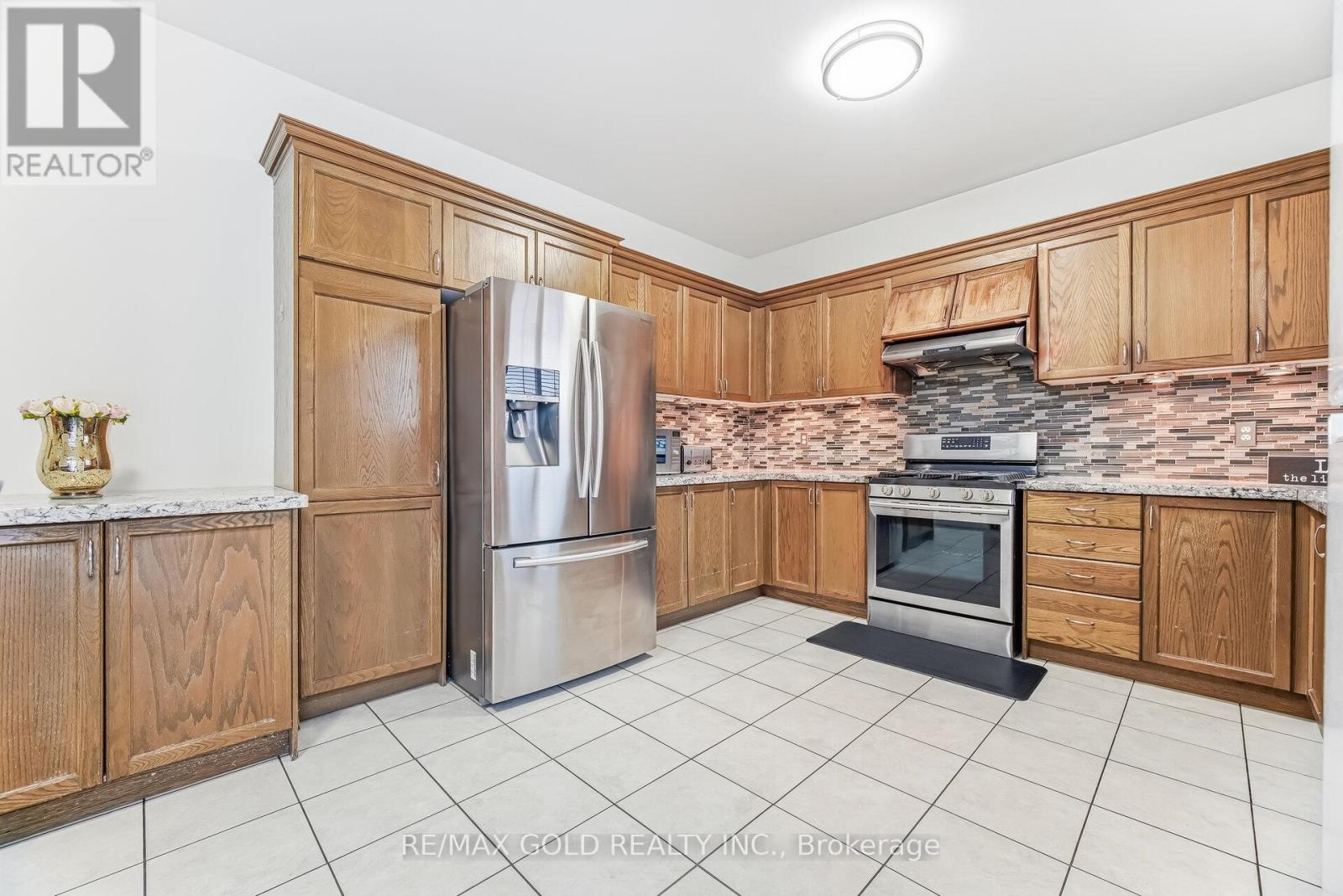 4 Plateau Drive, Brampton, Ontario  L6R 3G5 - Photo 7 - W12774054