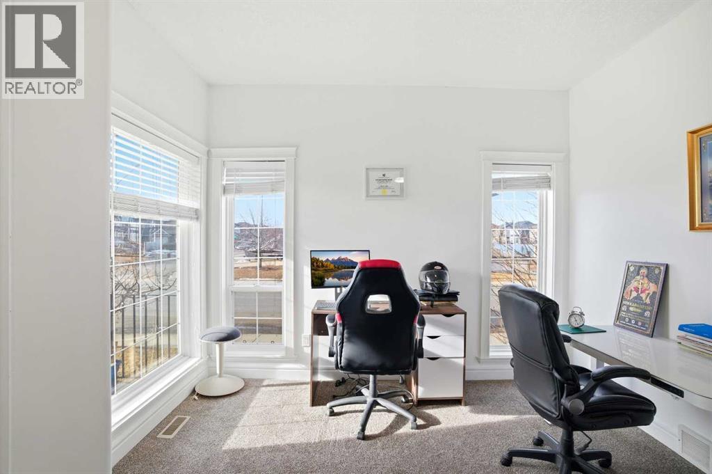 712 Luxstone Landing Sw, Airdrie, Alberta  T4B 3L1 - Photo 10 - A2286053