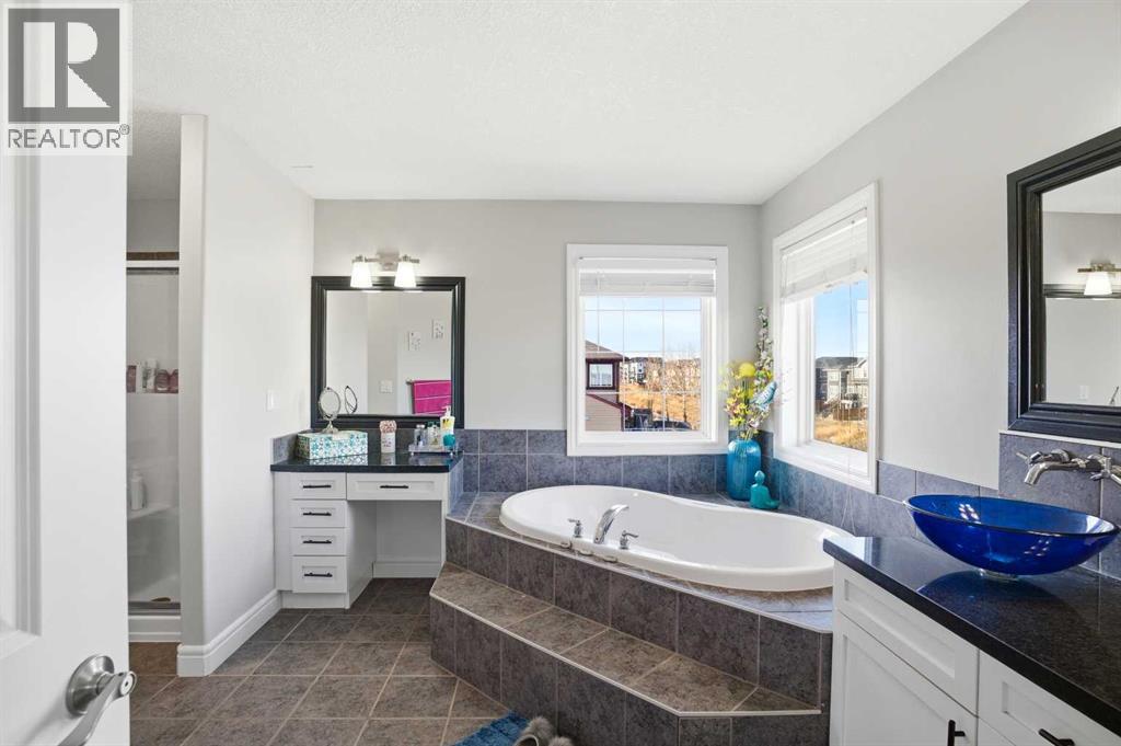 712 Luxstone Landing Sw, Airdrie, Alberta  T4B 3L1 - Photo 31 - A2286053