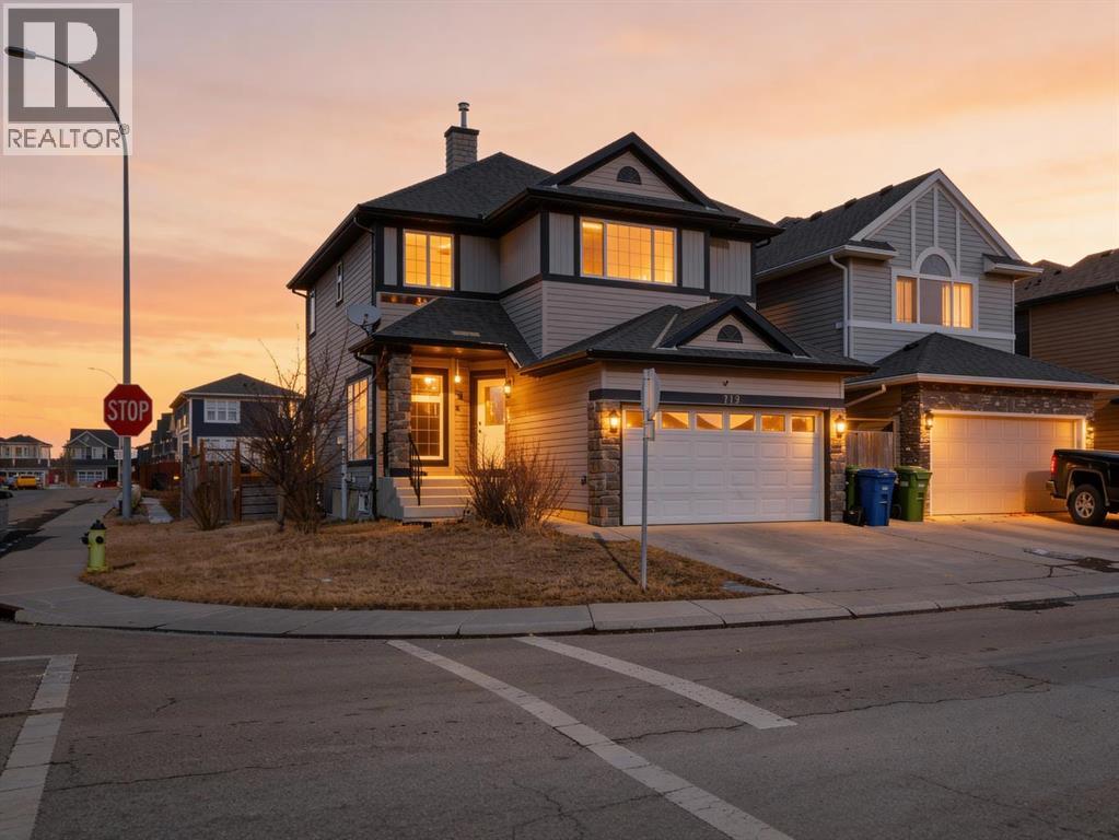 712 Luxstone Landing Sw, Airdrie, Alberta  T4B 3L1 - Photo 4 - A2286053