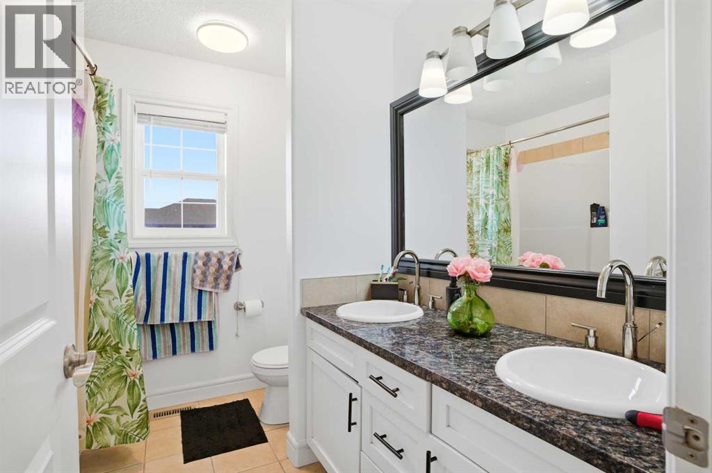 712 Luxstone Landing Sw, Airdrie, Alberta  T4B 3L1 - Photo 41 - A2286053