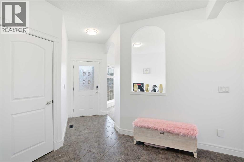 712 Luxstone Landing Sw, Airdrie, Alberta  T4B 3L1 - Photo 6 - A2286053