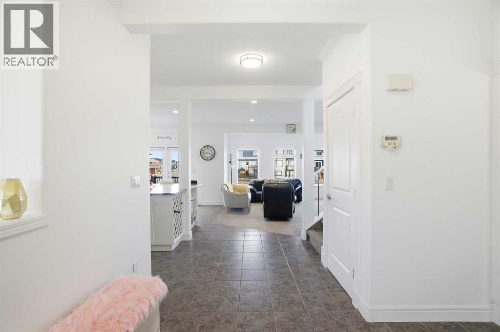 712 Luxstone Landing Sw, Airdrie, Alberta  T4B 3L1 - Photo 8 - A2286053